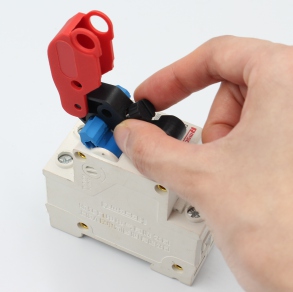MULTI-FUNCTIONAL
CIRCUIT BREAKER LOCKOUT
